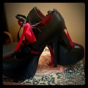 Women's black platform heels, sexy!